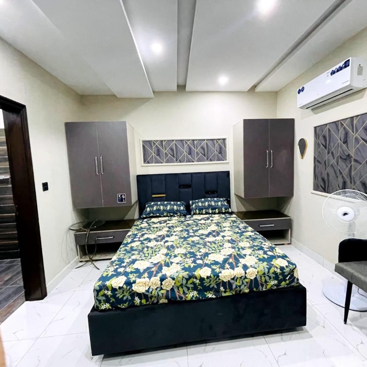 Eiffel Luxury Apartments Λαχόρη Εξωτερικό φωτογραφία